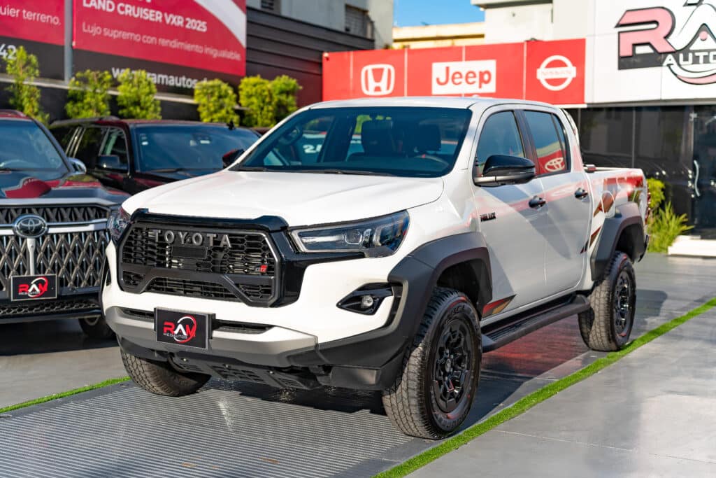 Toyota Hilux GR Sport lg 2025