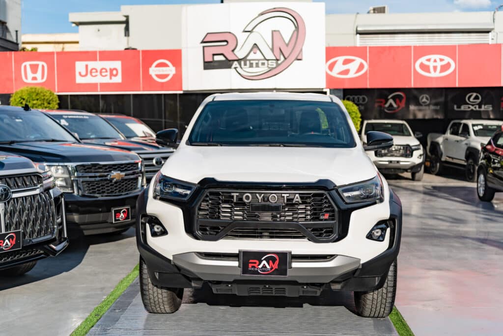 Toyota Hilux GR Sport lg 2025