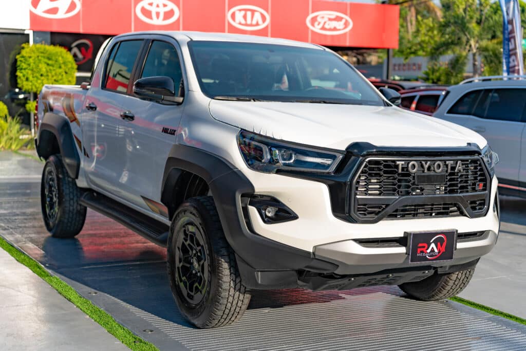 Toyota Hilux GR Sport lg 2025