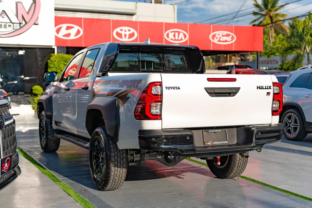 Toyota Hilux GR Sport lg 2025